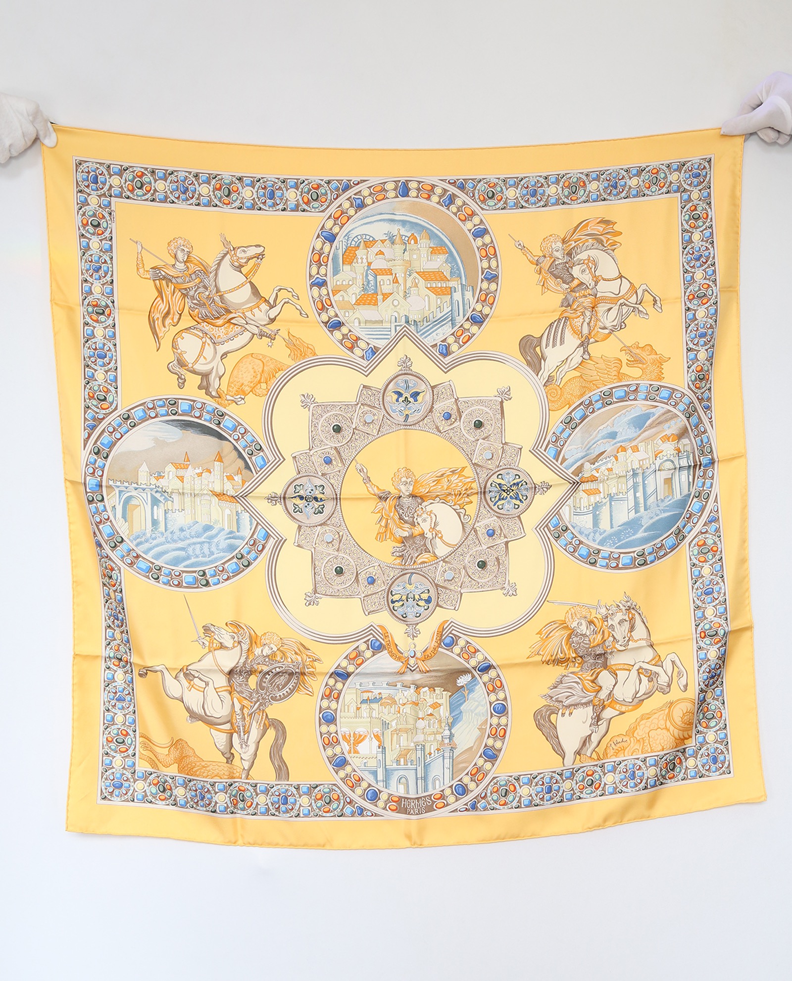 Pre-loved Hermes Le Triomphe Du Paladin 90x90cm - £130
