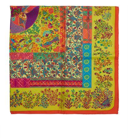 Hermés Piqué Fleuri de Provence Carre, front view