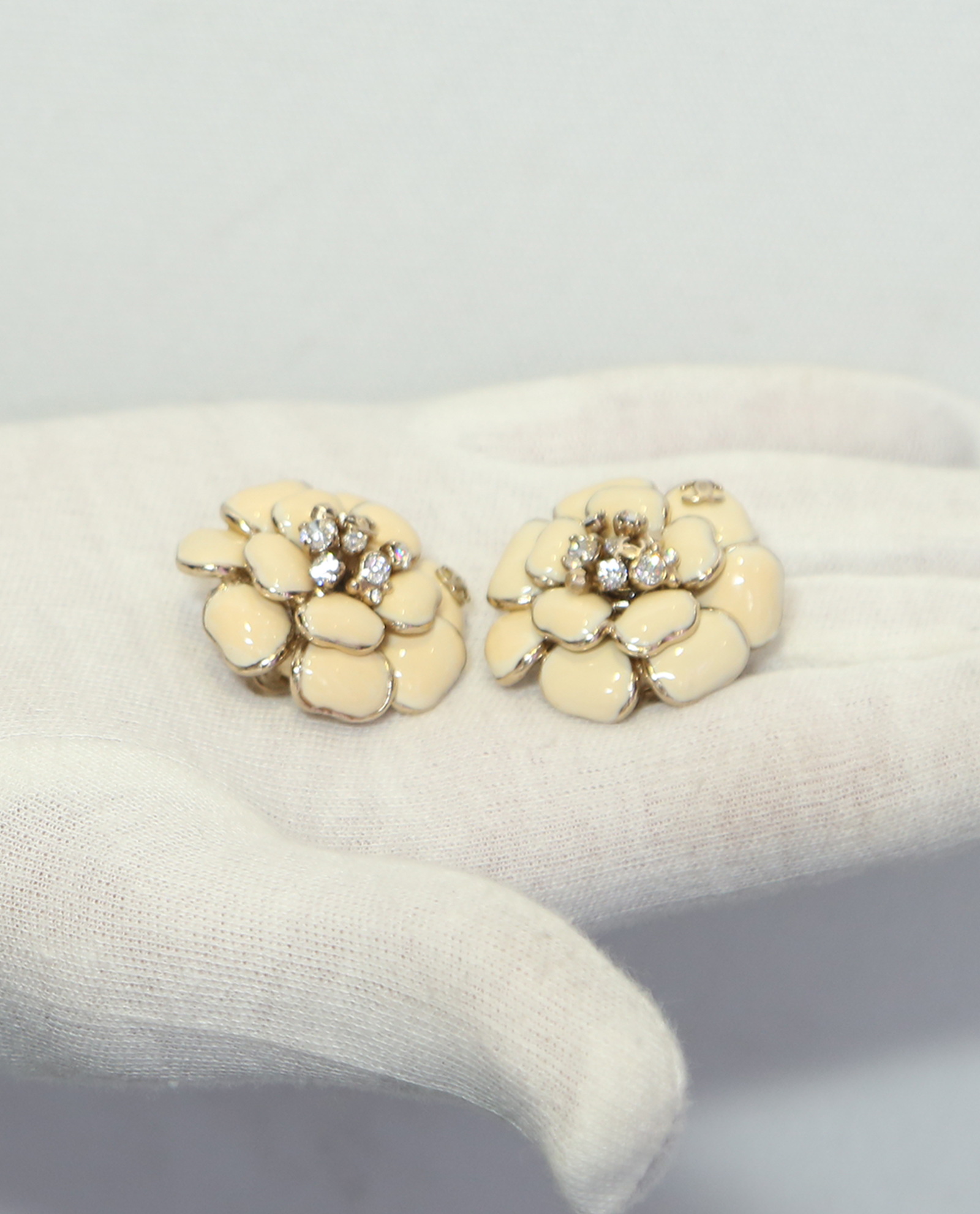 Chanel Gold Flower Pearl CC Clip On Earrings, Small Leather Goods - Main Image