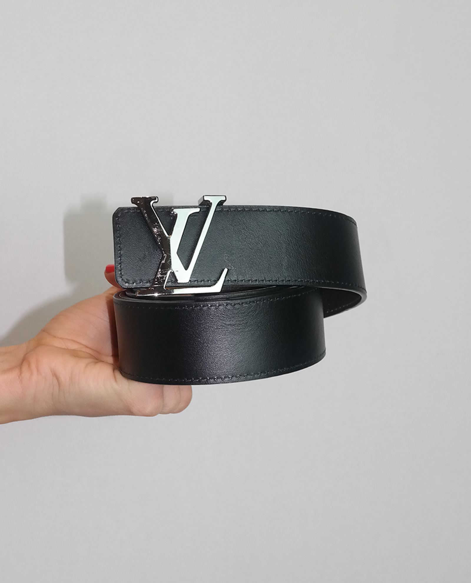 Louis Vuitton Black Epi Leather Reversible Initiales Belt Metal ref.315340  - Joli Closet