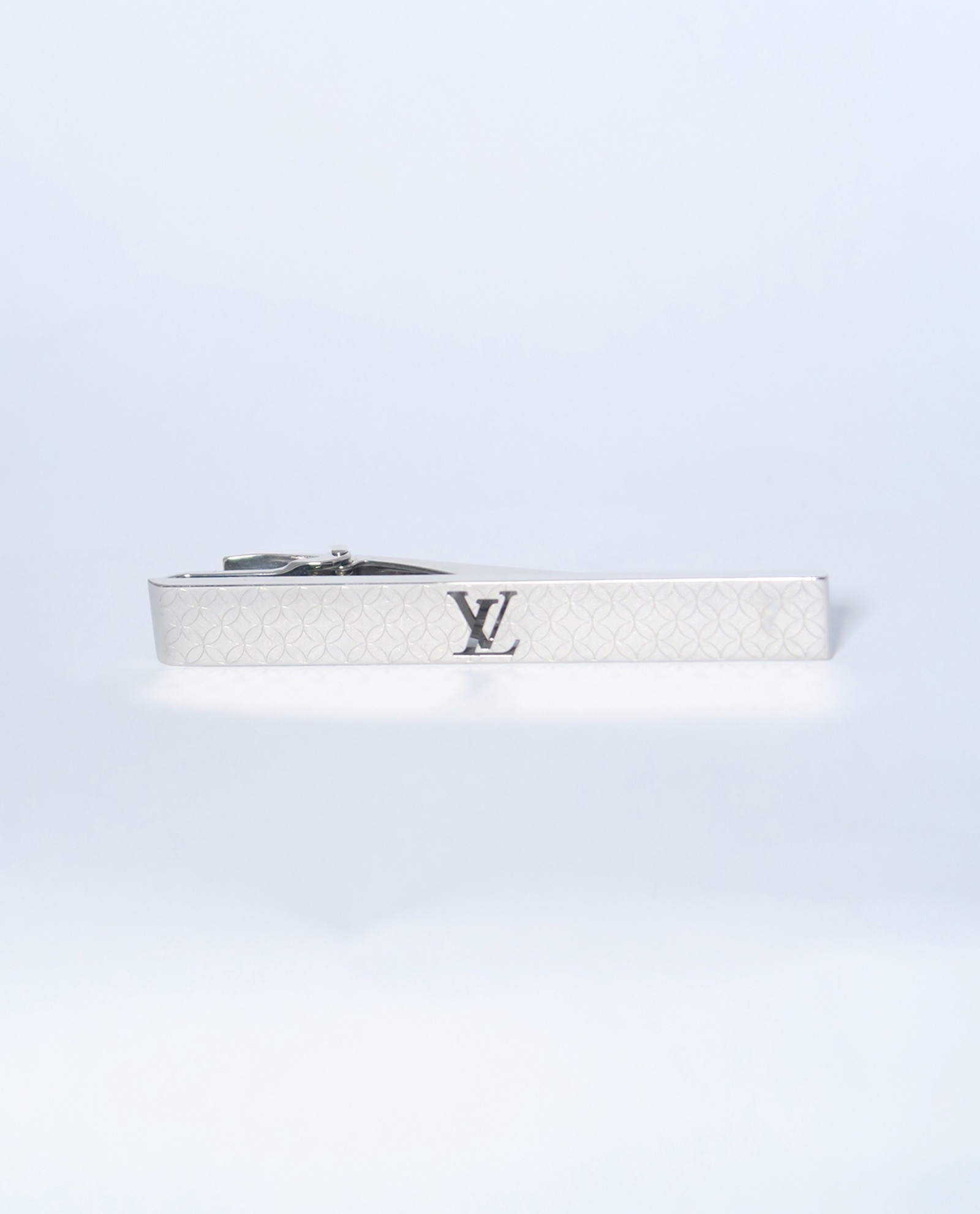 Shop Louis Vuitton MONOGRAM Champs elysées tie pin (M65042, MP3233
