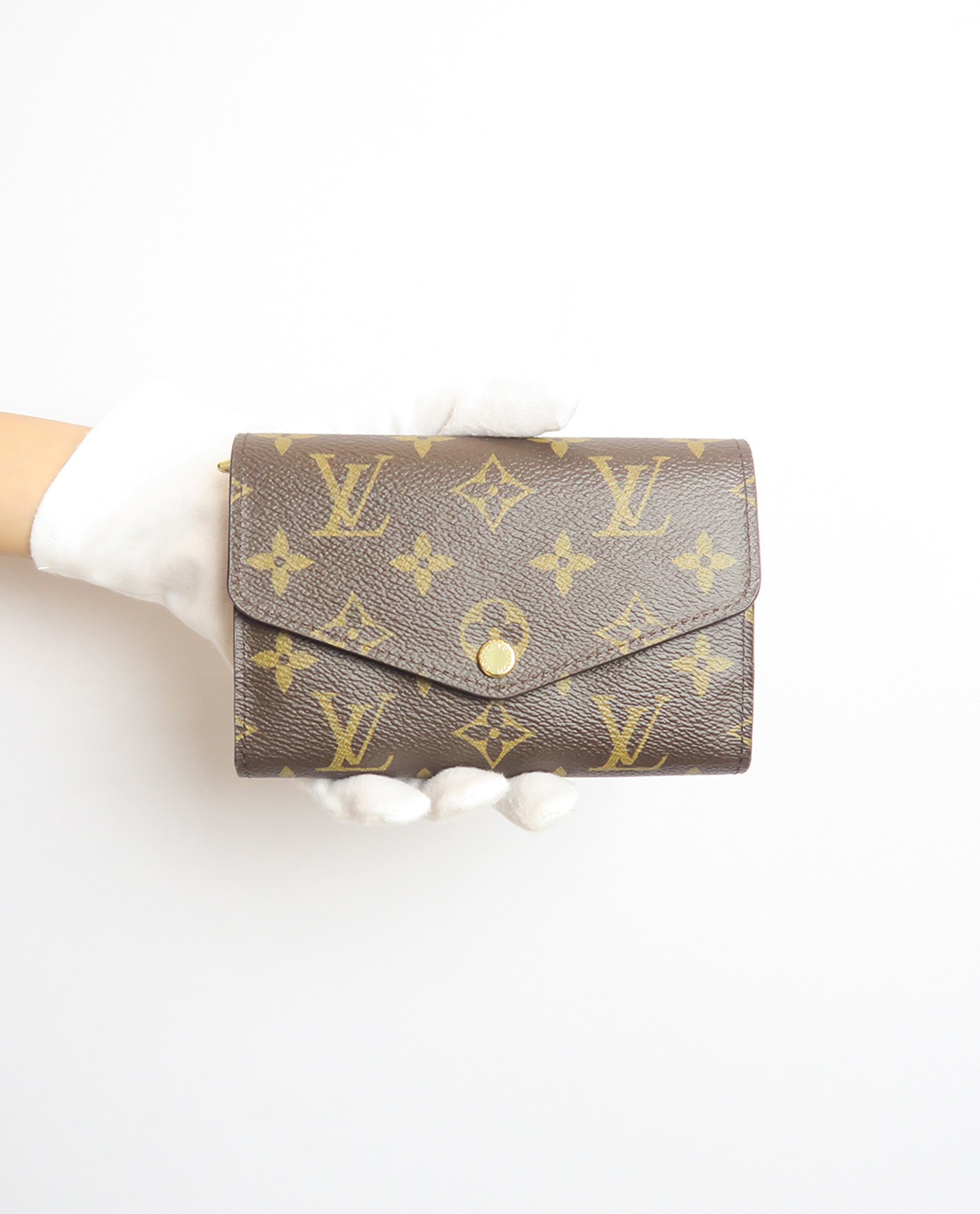 WHAT FITS: Louis Vuitton Sarah Compact Wallet