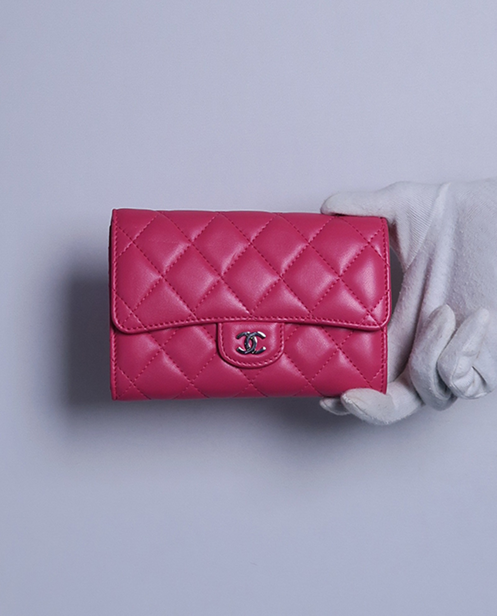Chanel Small Flap Wallet Chanel 19 14143 Pink Gold Bracket Ladies Lambskin  Three Fold Wallet CHANEL used – 銀蔵オンライン