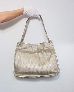 Chanel, Hermès Bags on  Thanks to WGACA Tie-Up