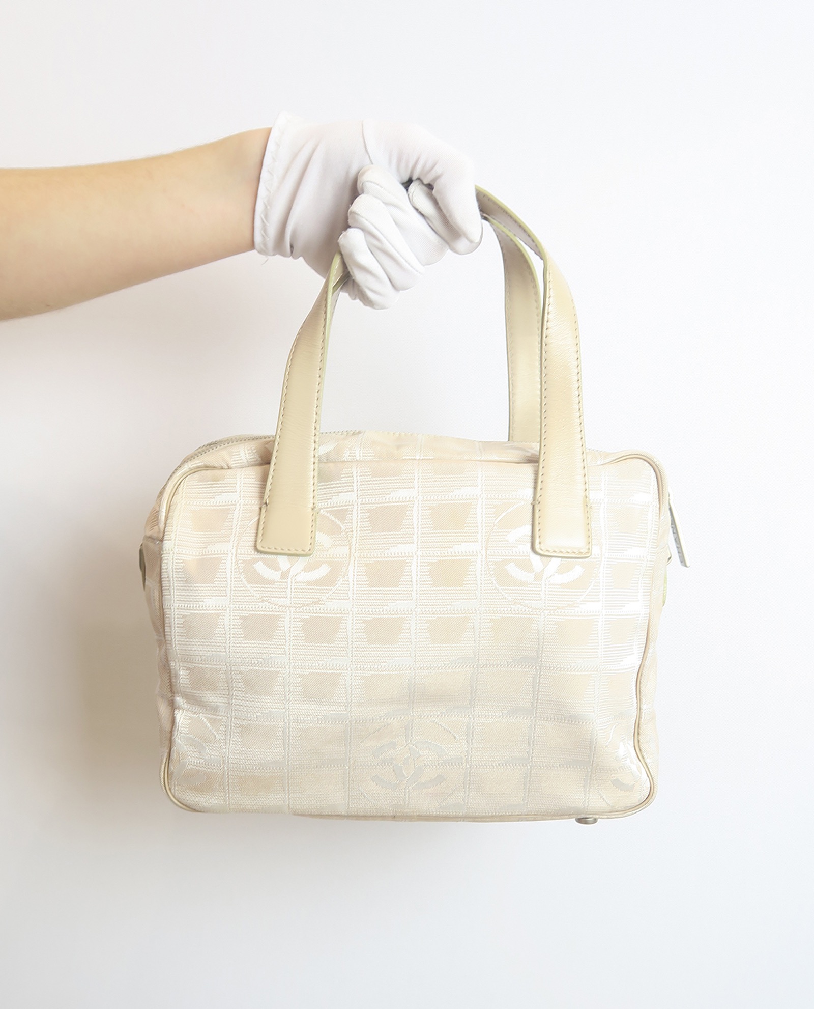 Chanel New Travel Line Handbag (SHG-37983)