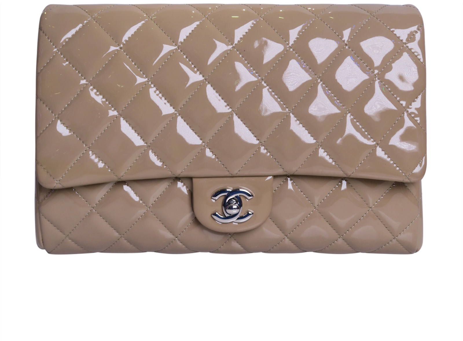 Chanel Classic Clutch with Chain CWC : Review and what fits 