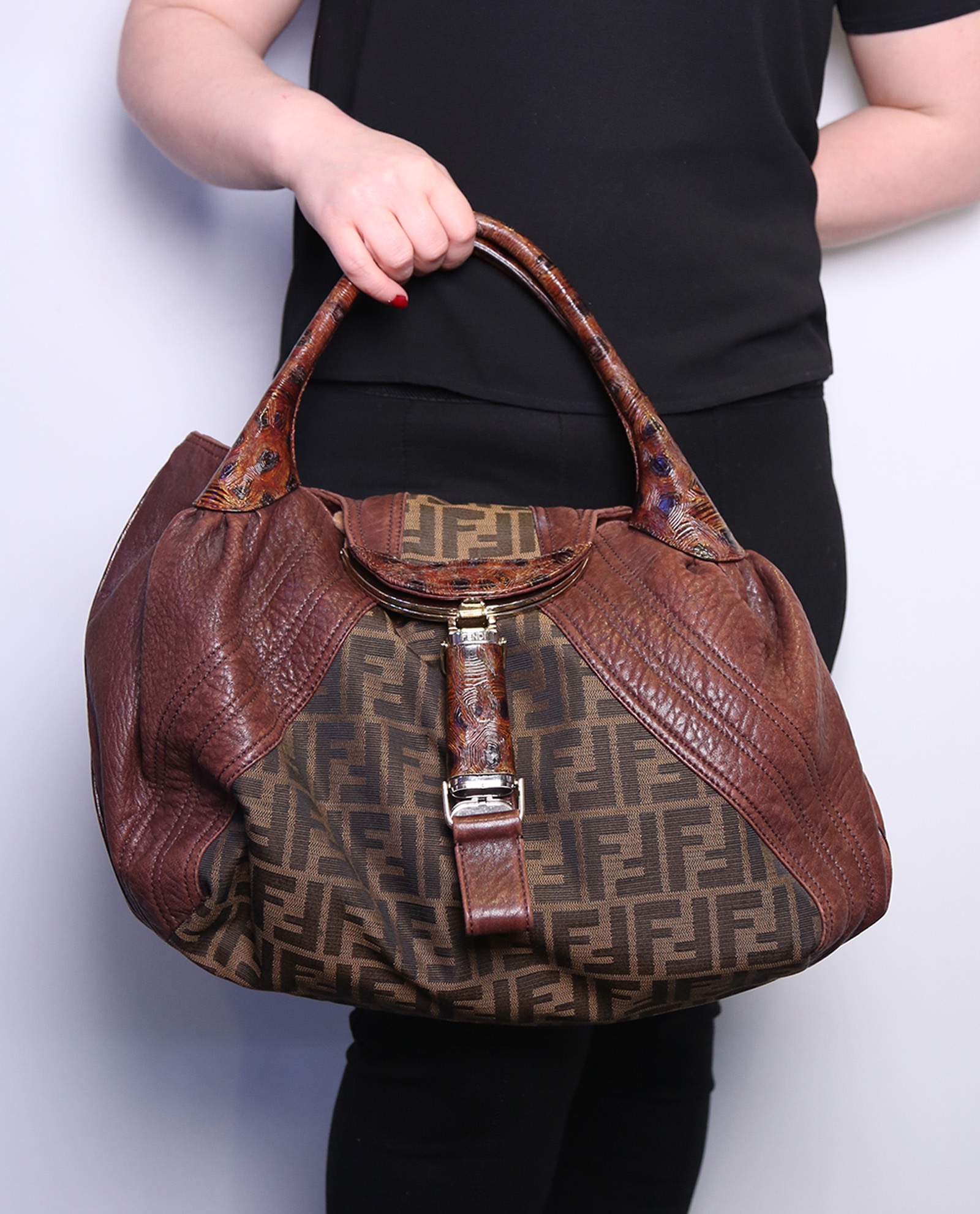 Fendi Spy Leather Handbag (SHG-31889) – LuxeDH