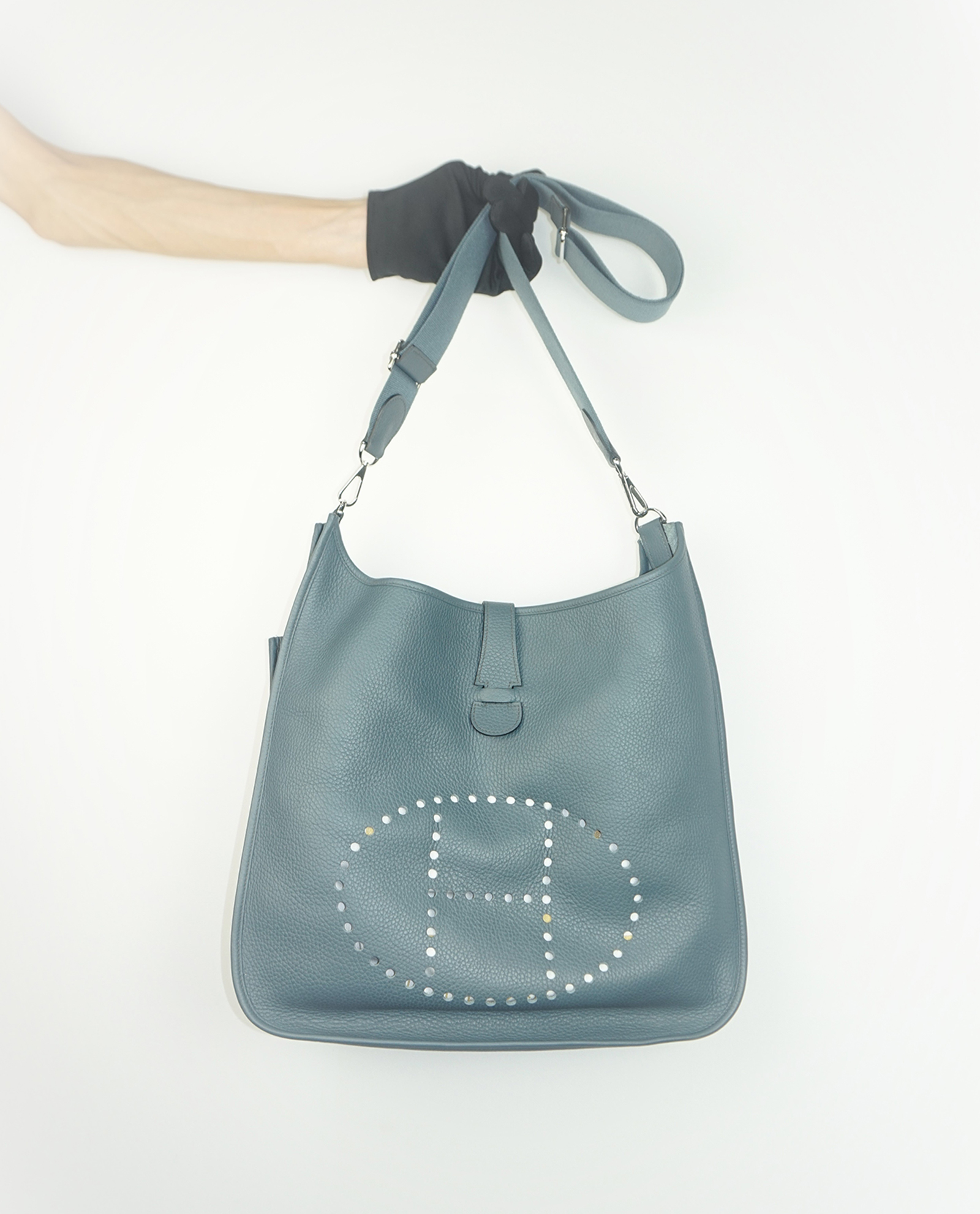 Evelyne III TGM Clemence Leather in Blue Tempete, Hermès - Designer  Exchange