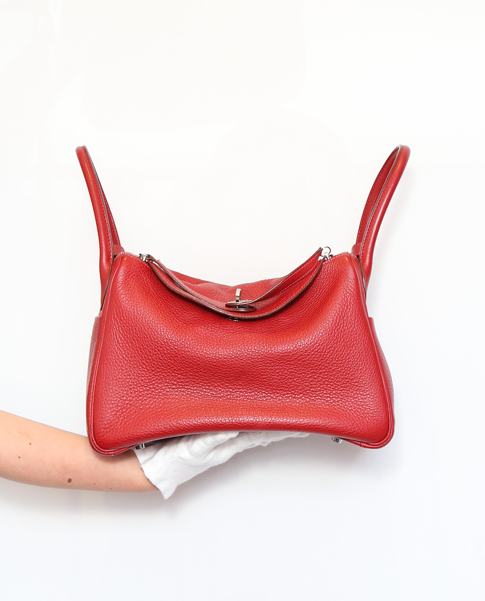 taurillon clemence leather