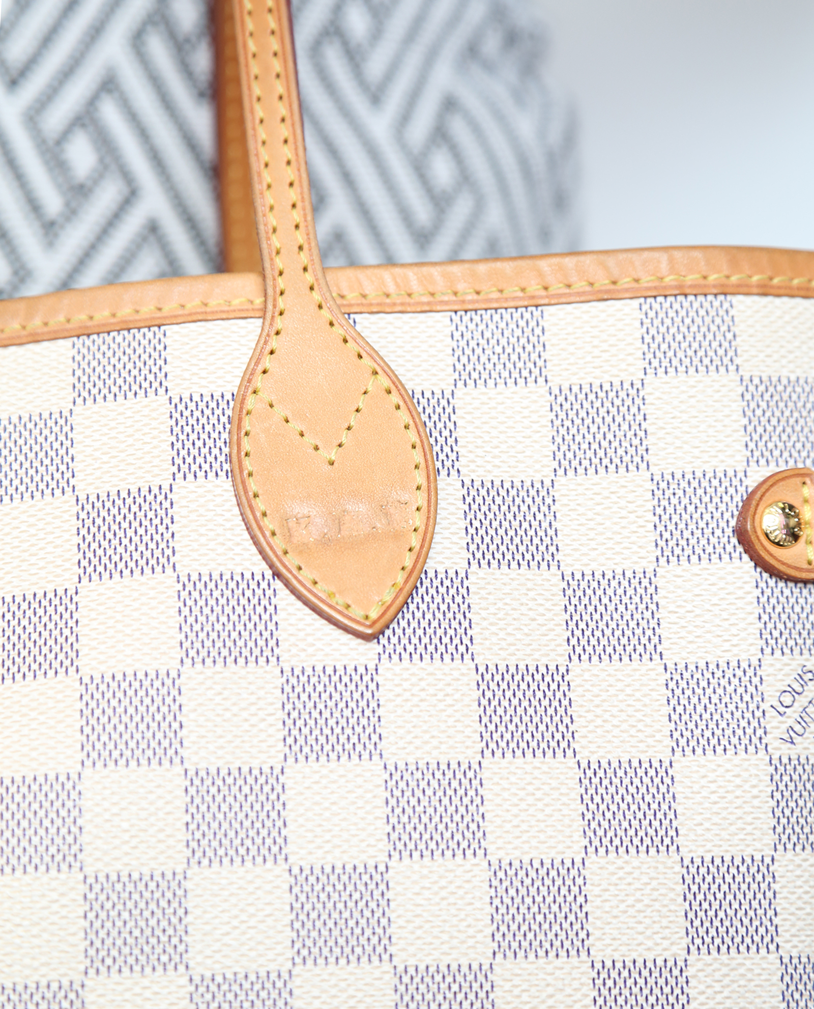 Louis Vuitton Monogram Neverfull Pochette – Designer Exchange