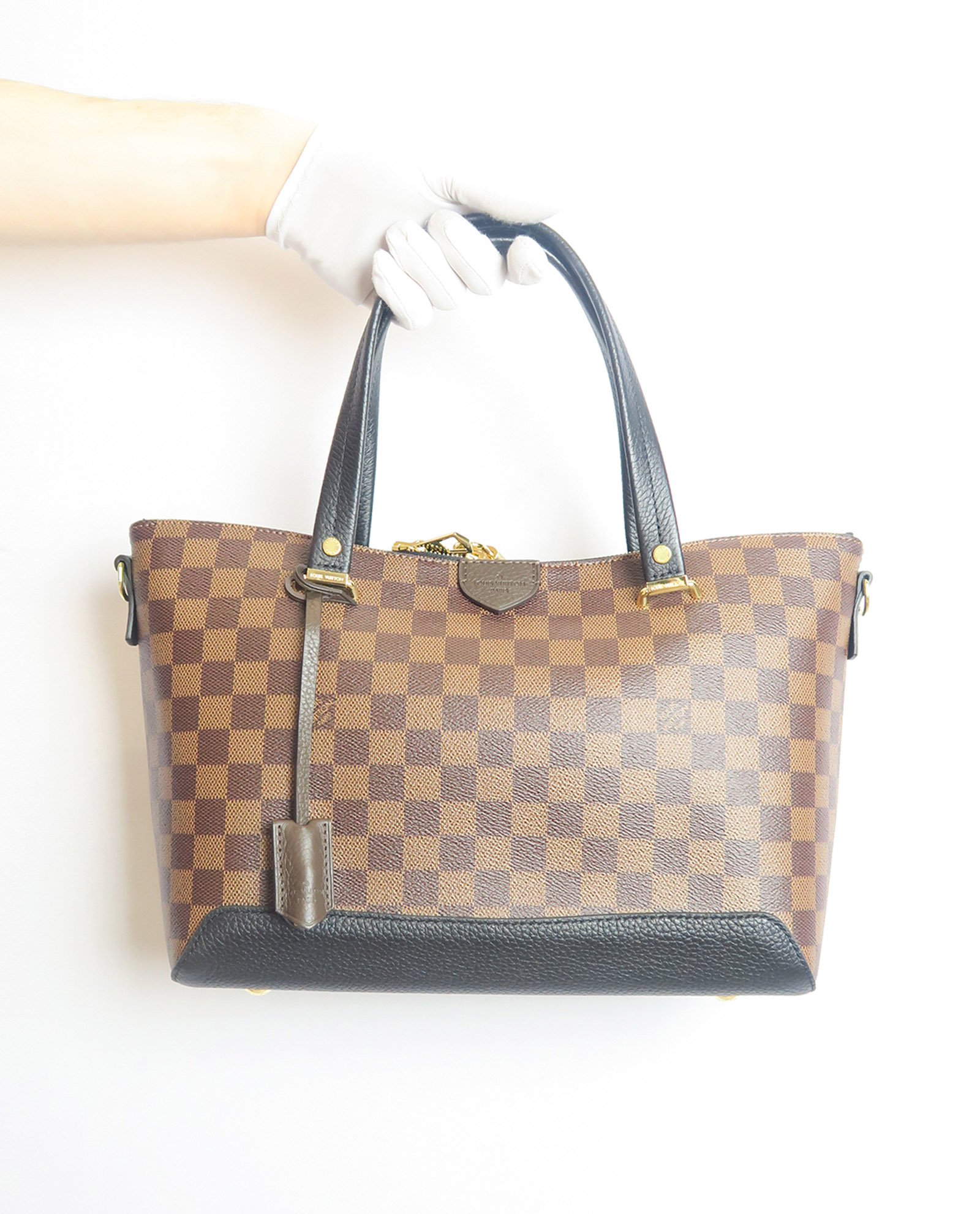 Louis Vuitton Hyde Park Damier Ebene Shoulder Bag in Mint Condition