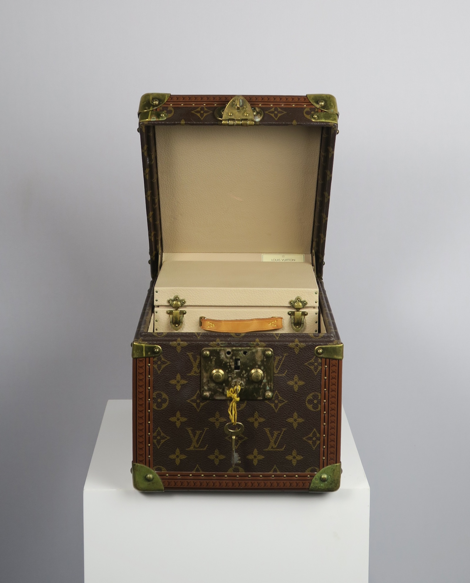 Louis Vuitton Vanity Trunk 327803