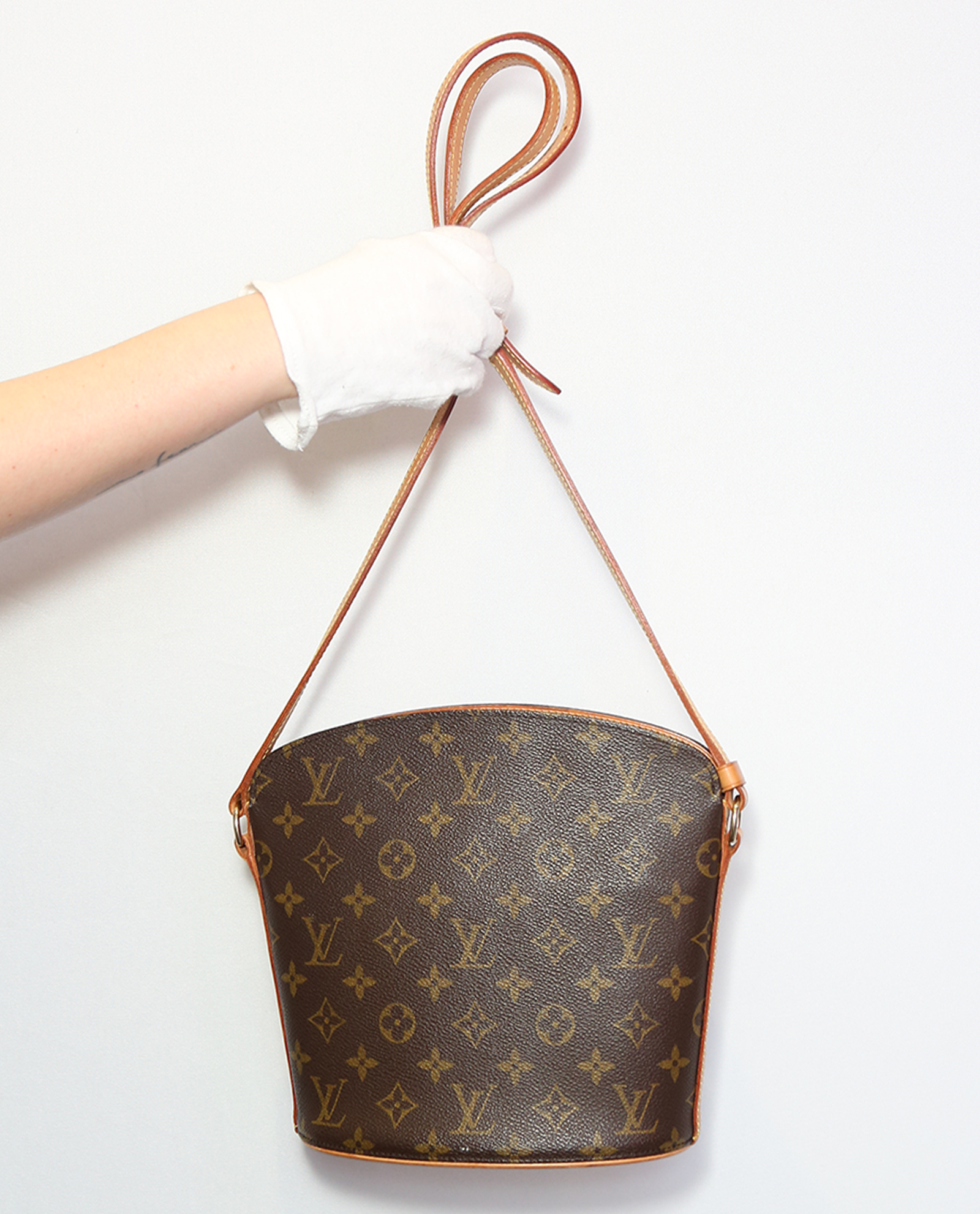 Cross Body Bucket, Louis Vuitton - Designer Exchange