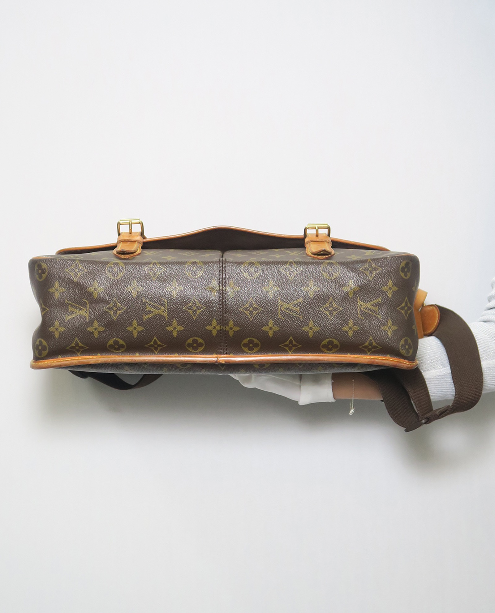 Louis Vuitton Sac Gibeciere Gm