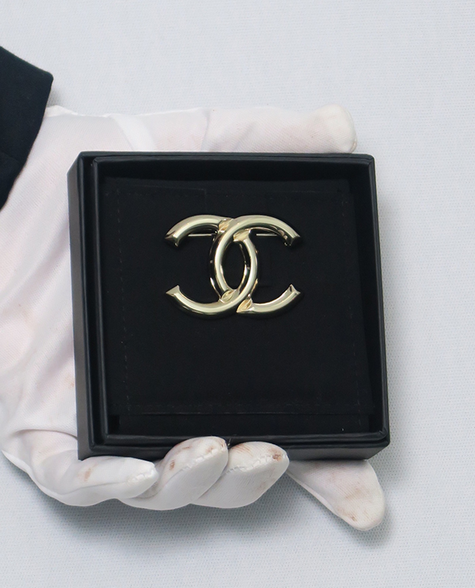 Chanel CC Brooch, Brooches - Designer | Buy Sell Exchange