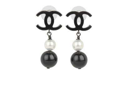 Chanel CC A/W 2015 Pearl Drop Earrings, front view