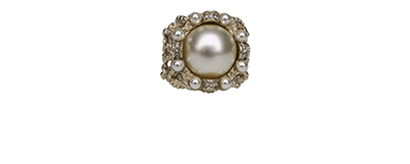 Chanel 2020 Pearls/Crystals CC Detail Ring, front view