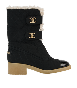 Chanel CC Quilted Snow Boots - Size Womens 5